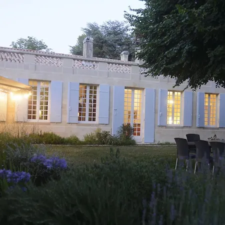 Holiday home Chateau Rosemont: Family Estate With Pool & Tennis In Médoc