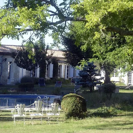 Chateau Rosemont - Grande Maison Familiale Campagne Dans Le Medoc Avec Piscine Et Tennis A 15 Mn Bordeaux Ferienhaus