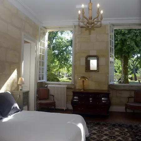 Chateau Rosemont: Family Estate With Pool & Tennis In Médoc Holiday home *