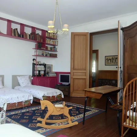 Holiday home Chateau Rosemont: Family Estate With Pool & Tennis In Médoc Labarde